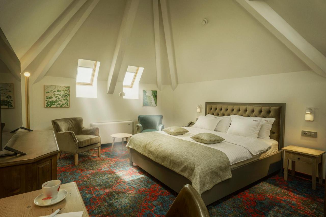 Hotel La Boheme à Bucarest Extérieur photo