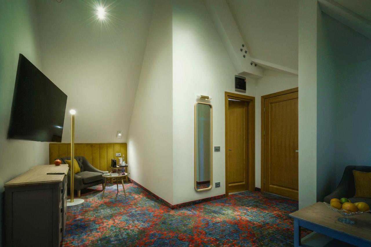 Hotel La Boheme à Bucarest Extérieur photo